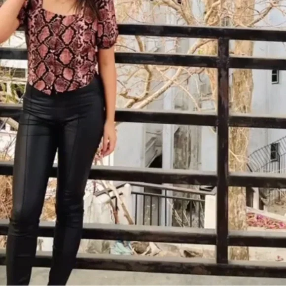 New with 🏷️ Zara faux leather pants - Picture 3 of 6